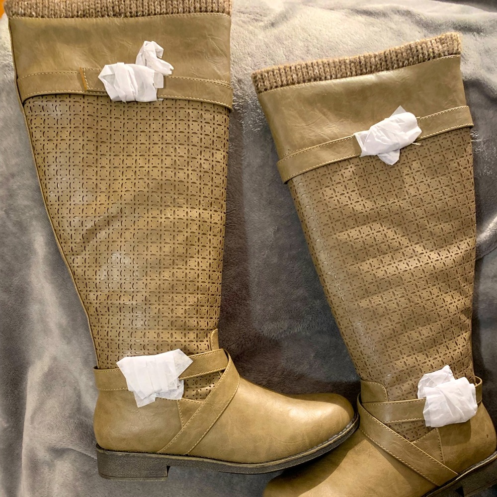 NWB-JustFab-Valera-LaserCut, Sweater Cuff,Dk Taupe Sz 7, Flat Boots